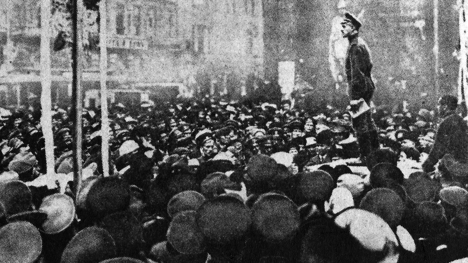 La població manifestant-se a Petrograd / GETTY IMAGES