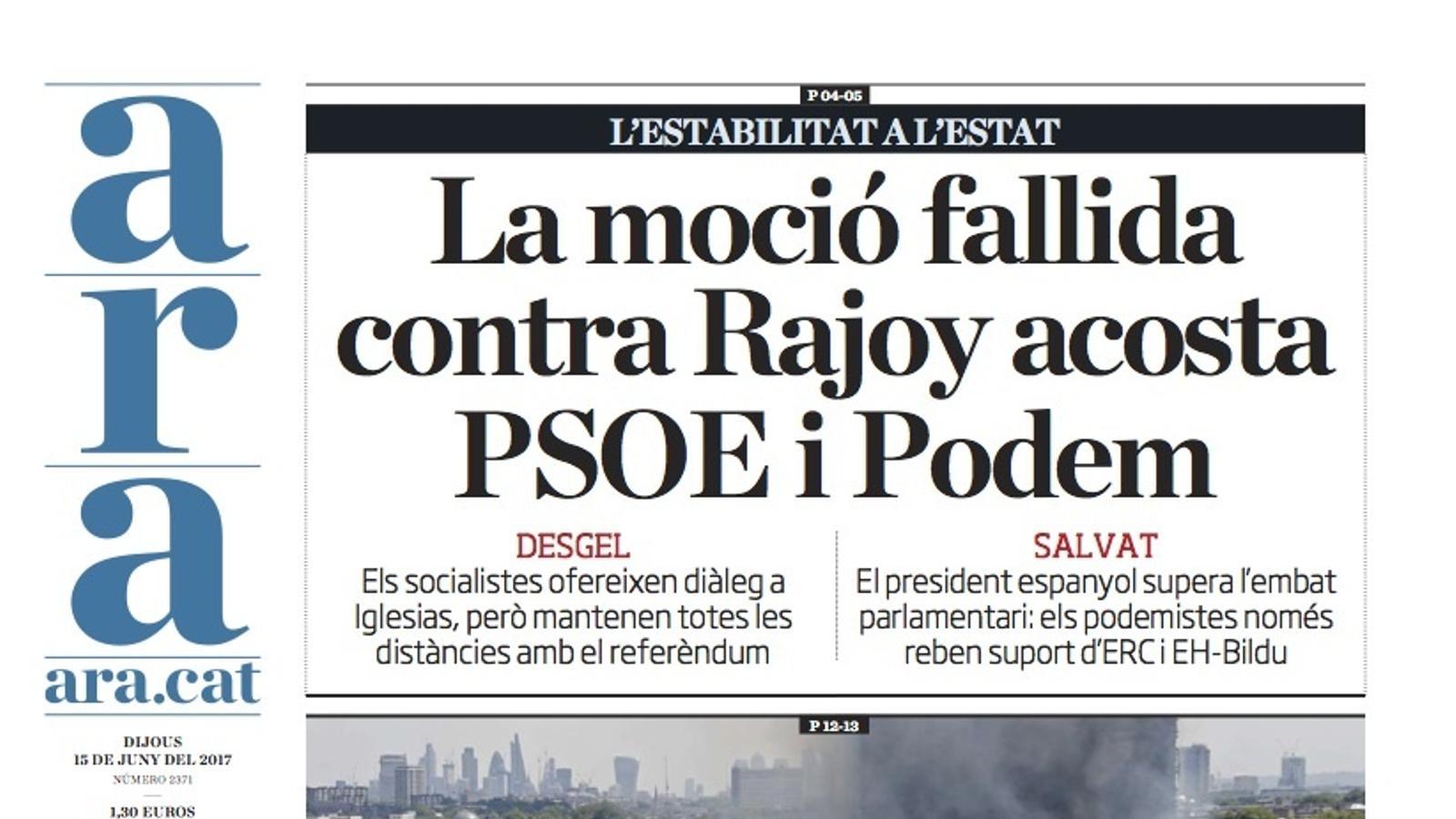 "La moció fallida contra Rajoy acosta PSOE i Podem", portada de l'ARA