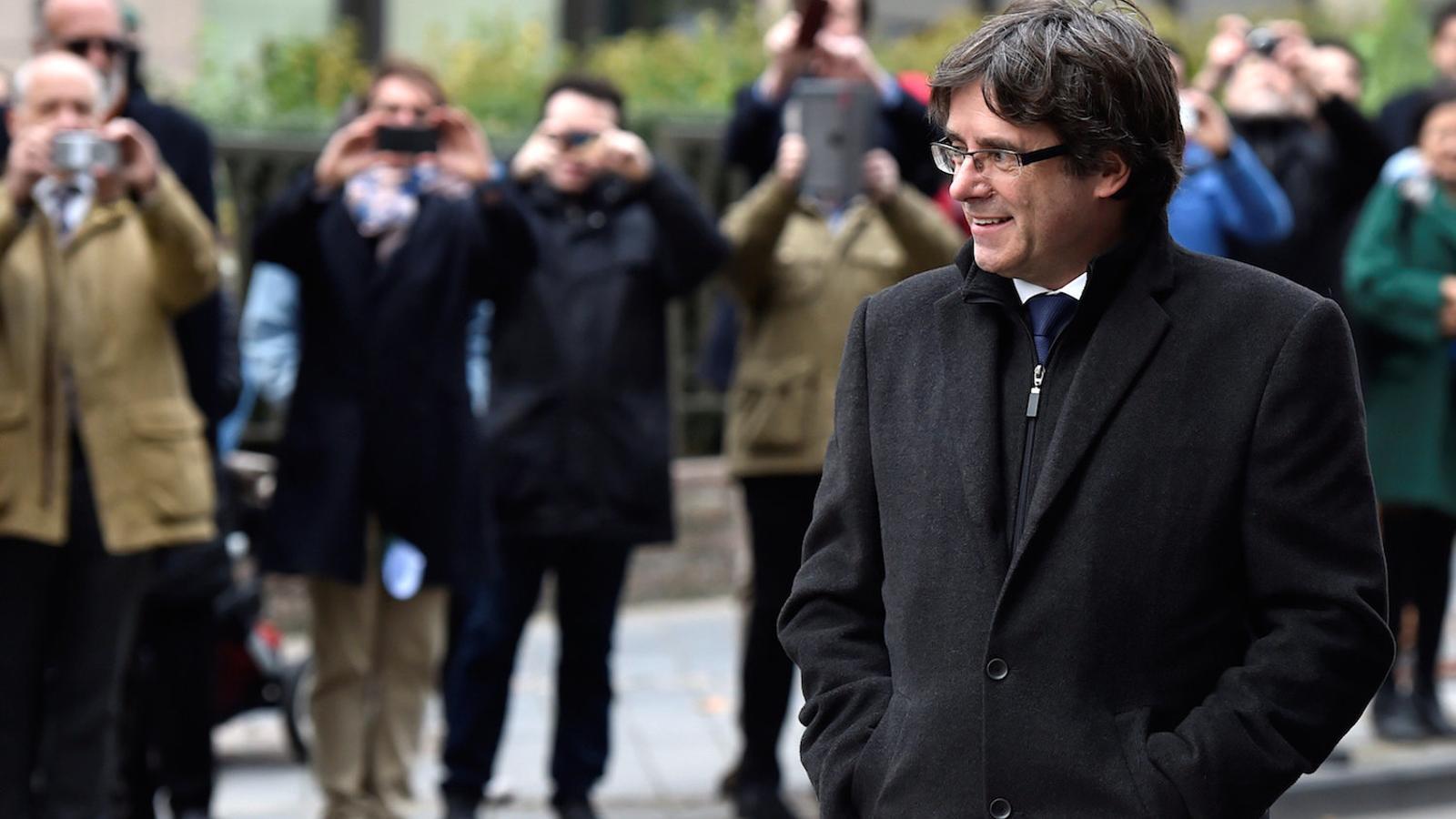 Puigdemont entrant al Club de Premsa de Brussel·les / REUTERS