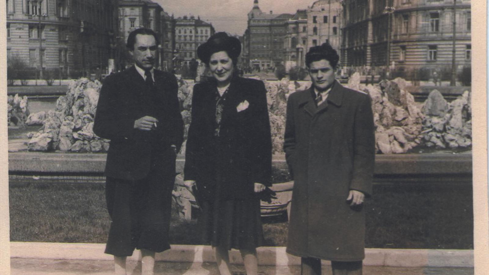 Orquín amb la seva esposa i un amic a Viena / FAMÍLIA GRZONA-ORQUÍN