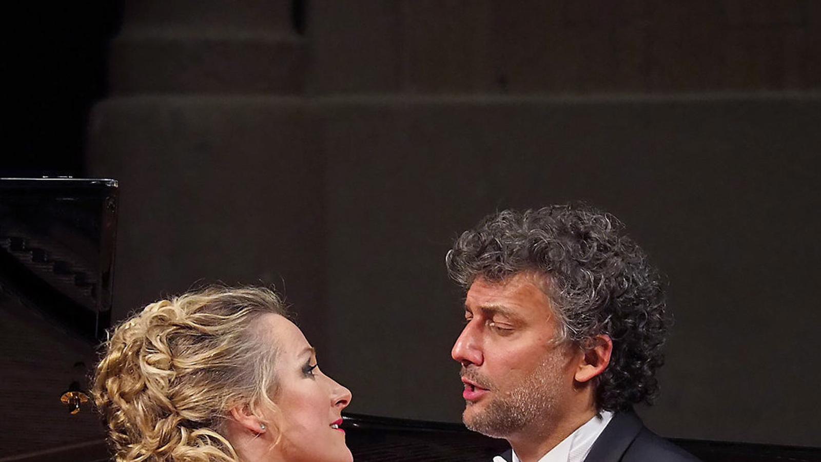 Damrau i Kaufmann van subratllar les seves interpretacions al recital del Palau de la Música amb una marcada teatralitat dels gestos. / ANTONI BOFILL