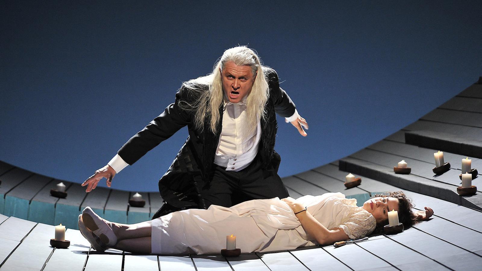 Egils Siliņš i Asmik Grigorian en una escena del muntatge de l’òpera Demon al Liceu. / A. BOFILL / GRAN TEATRE DEL LICEU