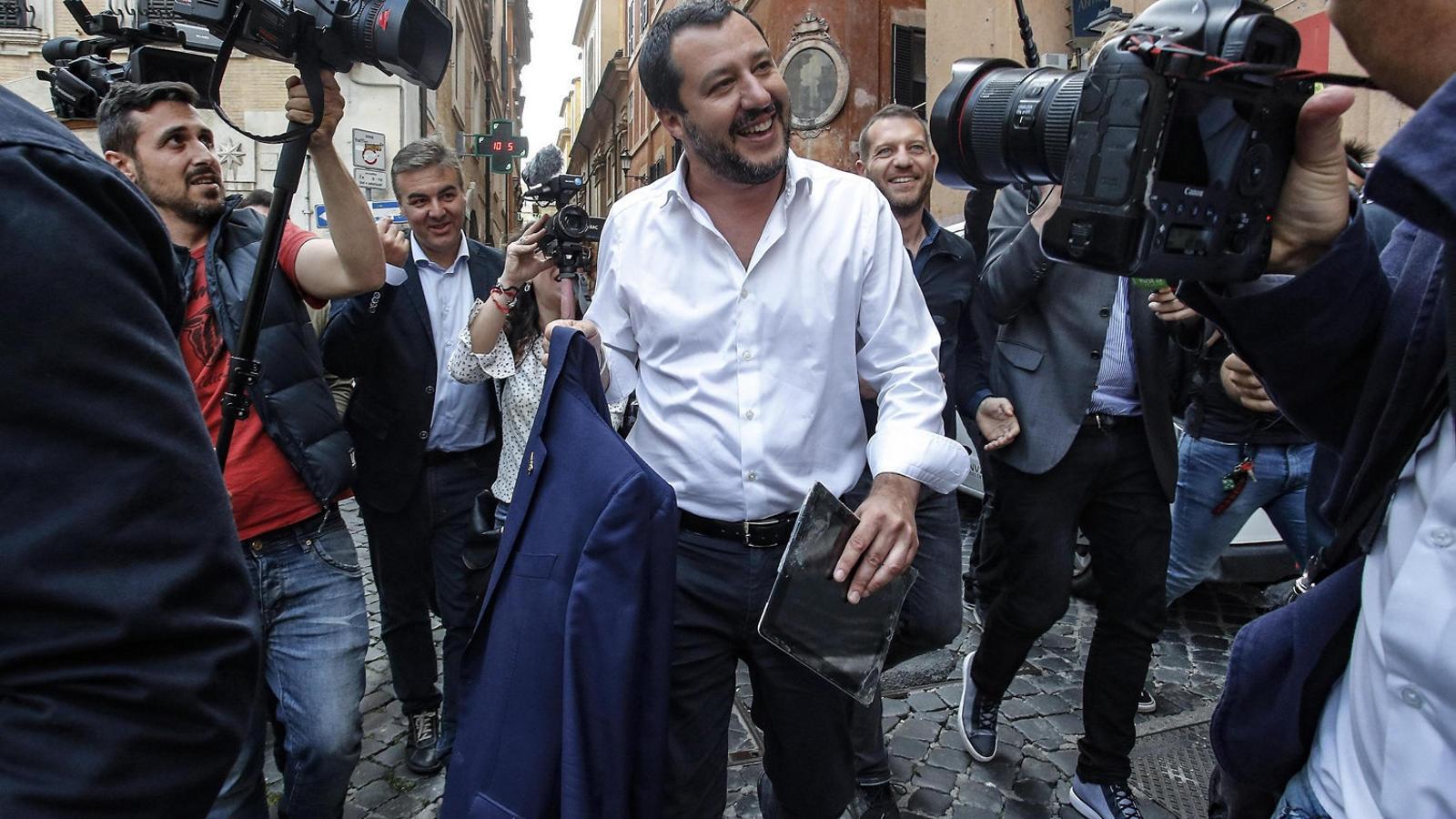 El líder de la xenòfoba Lliga Nord, Matteo Salvini, caminant per un carrer de Roma. / GIUSEPPE LAMI / EFE
