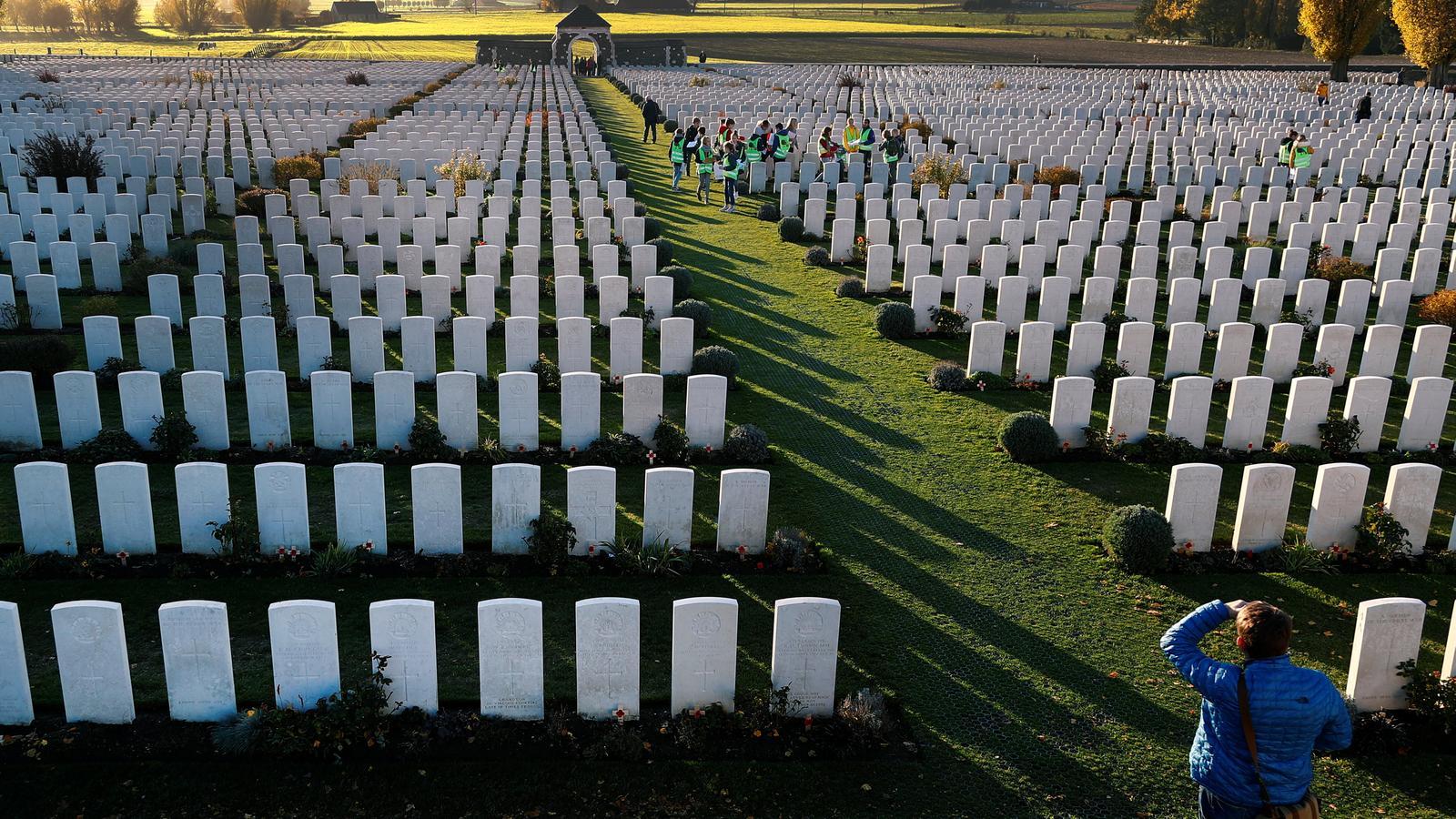 El cementiri de Tyne Cot, a Zonnebeke, on hi ha enterrats soldats de la Primera Guerra Mundial / FRANCOIS LENOIR / REUTERS