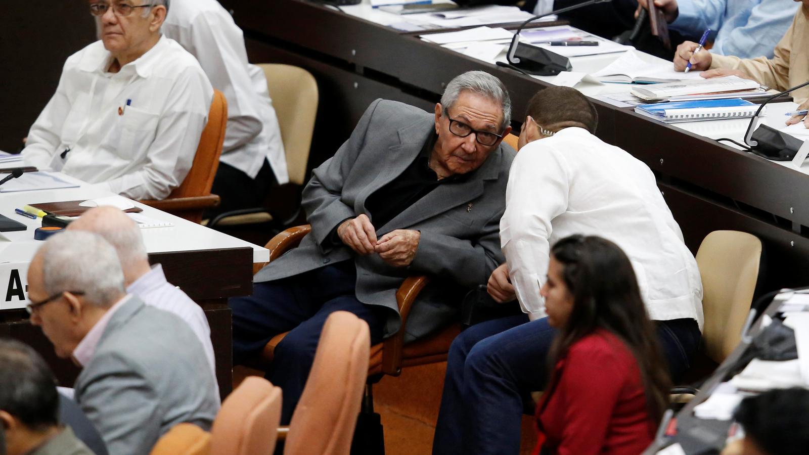 L'expresident cubÃ  RaÃºl Castro durant la sessiÃ³ parlamentÃ ria que va aprovar el text definitiu de la nova ConstituciÃ³ / REUTERS
