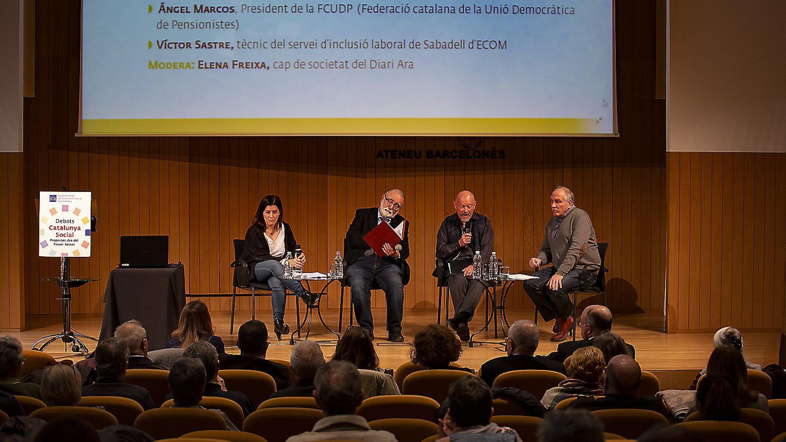 Els participants ahir al debat ‘Catalunya Social’ sobre el sistema de pensions a Espanya organitzat pel Tercer Sector i l’ARA. / FRANCESC MELCION