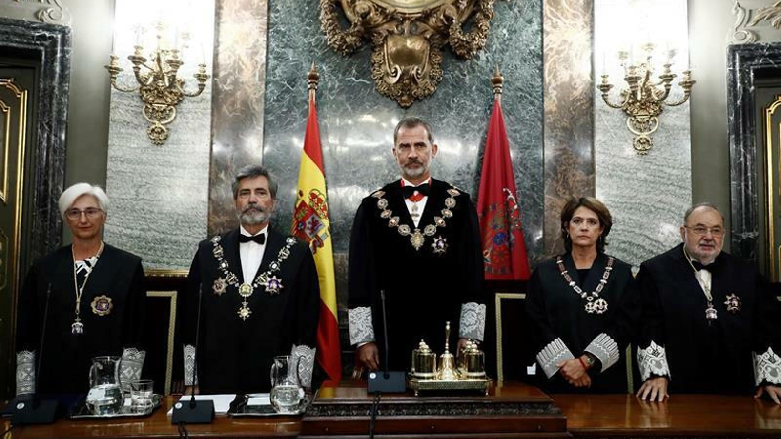 Felip VI presidint l'acte d'obertura de l'any judicial, al costat de Carlos Lesmes i Dolores Delgado / EFE