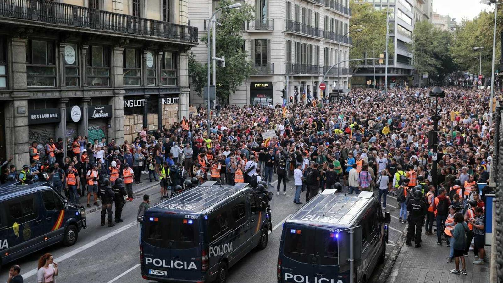 Milers de persones es manifesten en contra de la repressió i la brutalitat policial / CRISTINA CALDERER